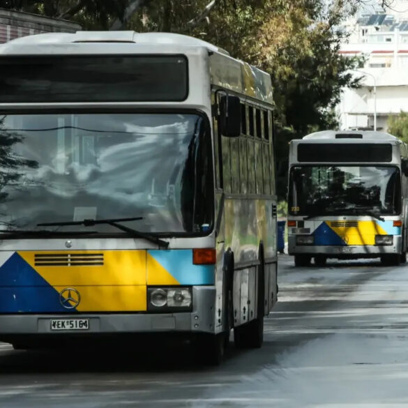 Τροχαίο με αστικό λεωφορείο – «Καρφώθηκε» σε κολώνα