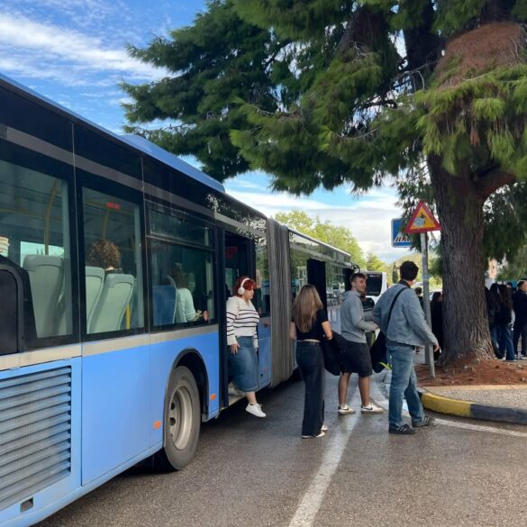 Πάτρα: Τοποθετούνται 63 σύγχρονες στάσεις λεωφορείων