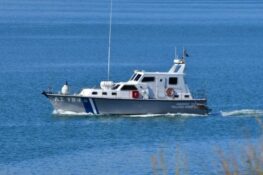 Ελβετικό ιστιοφόρο έμεινε ακυβέρνητο στο Αιγαίο – Μεταφέρθηκε στην Κάλυμνο