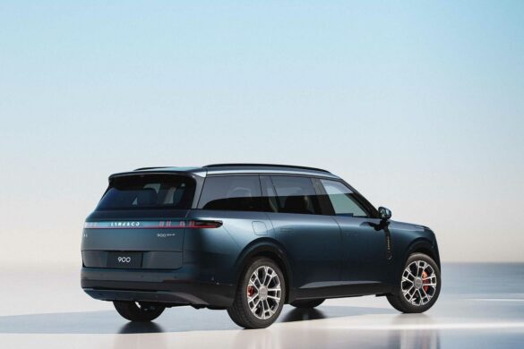Το Lynk & CO 900 έκανε πρεμιέρα με μια εντυπωσιακή πρωτιά.