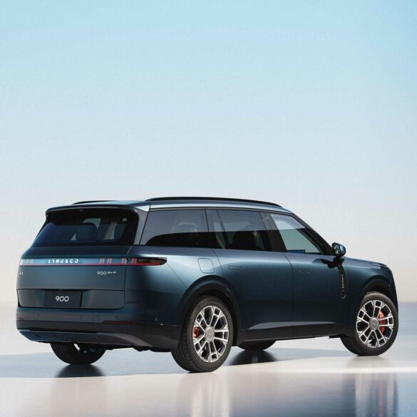 Το Lynk & CO 900 έκανε πρεμιέρα με μια εντυπωσιακή πρωτιά.