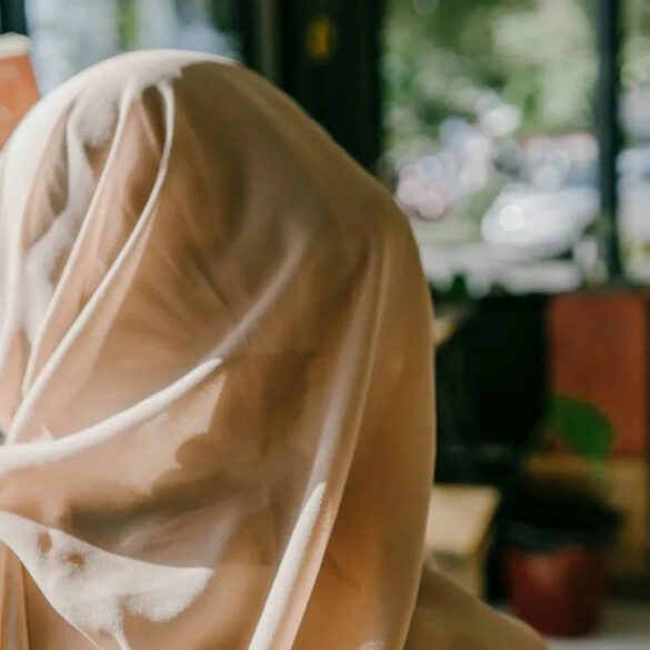 Συνελήφθη influencer με μαντήλα στην Τουρκία – Η «επίμαχη» ανάρτησή της