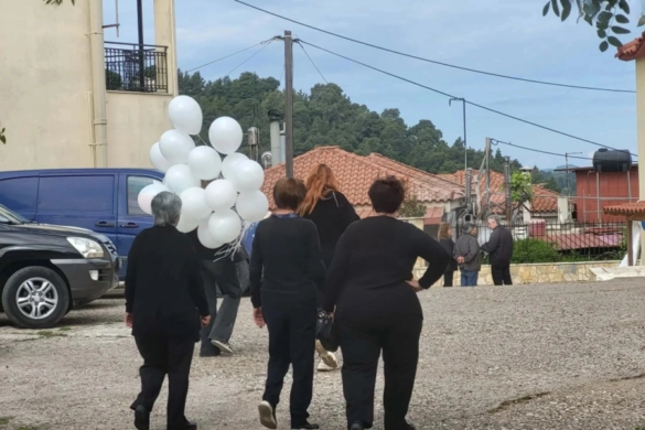 Μακρίσια: Με λευκά μπαλόνια αποχαιρέτησαν τον 13χρονο Κωνσταντίνο