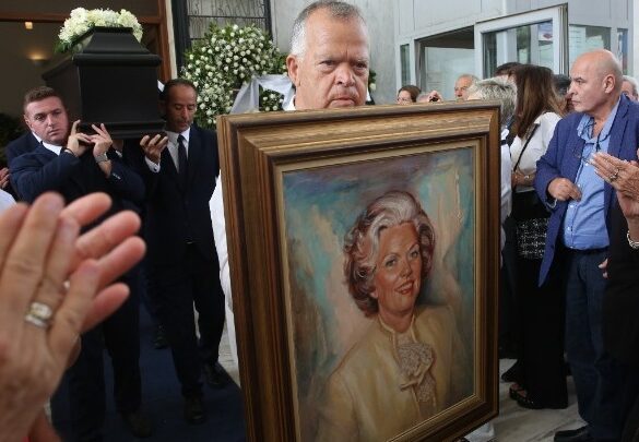 Σε κλίμα ιδιαίτερης συγκίνησης τελέστηκε στο Α’ Νεκροταφείο η πολιτική κηδεία της Μαργαρίτας Παπανδρέου
