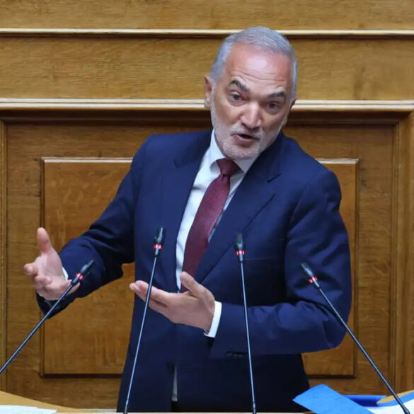 Μάριος Σαλμάς: Η ΝΔ γιορτάζει ότι γέμισε υπουργούς από ΠΑΣΟΚ και ΛΑΟΣ