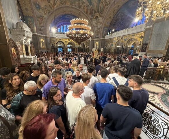 Πάτρα: Μαθητές και γονείς στην Ιερά Παράκληση για τις Πανελλαδικές