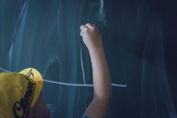 Παράταση των σχολικών διακοπών αντί για άνοιγμα σχολείων