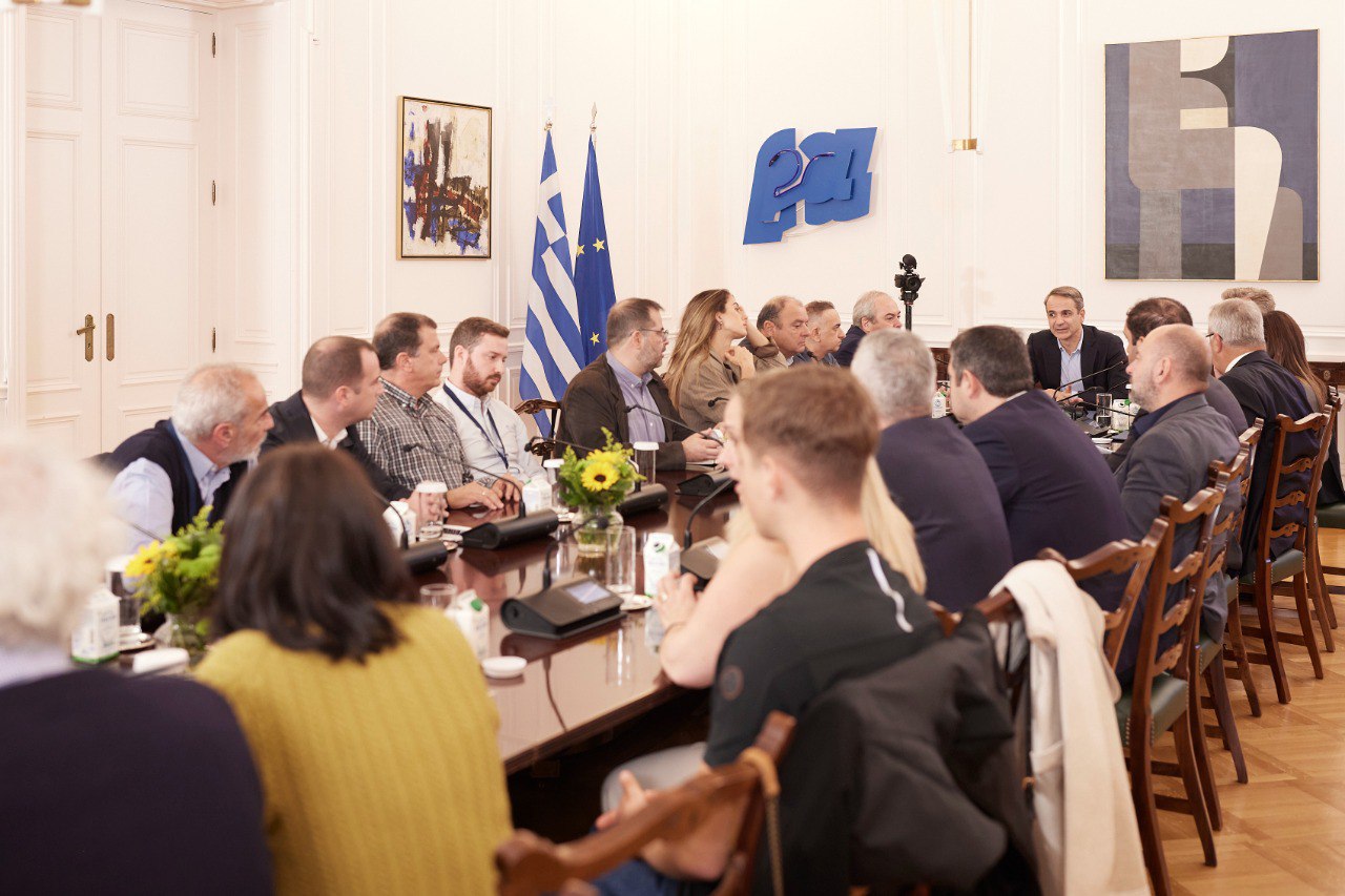 Μητσοτάκης: Το Δημόσιο θα αναλάβει πλήρως την αποκατάσταση της πολυκατοικίας στους Αμπελόκηπους. 2 maximou mits22 11