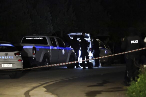 Χρήστος Μαυρίκης: Οδηγείται στον εισαγγελέα μετά τους πυροβολισμούς στα Σπάτα – Το παρελθόν του