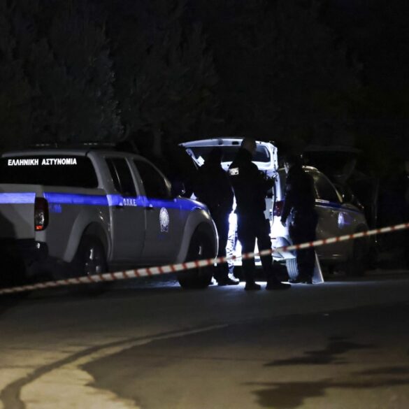 Χρήστος Μαυρίκης: Οδηγείται στον εισαγγελέα μετά τους πυροβολισμούς στα Σπάτα – Το παρελθόν του