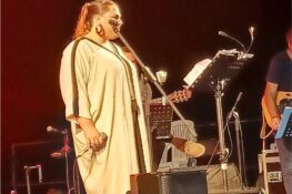 Η Μαριάννα Μεσσαλά τραγουδά για την Εργατική Πρωτομαγιά στα Υψηλά Αλώνια