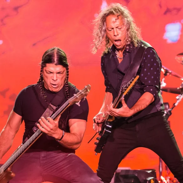 Οι Metallica έπαιξαν το Δεν χωράς πουθενά από τις Τρύπες στο ΟΑΚΑ