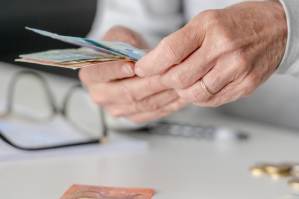 Οι 6 αλλαγές που φέρνει το 2025 σε μισθούς και συντάξεις