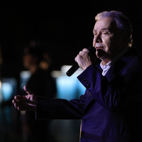«Ο Γιάννης ο Φονιάς»: Ο Μανώλης Μητσιάς ερμήνευσε ξανά το «απαγορευμένο» τραγούδι