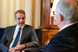 Μητσοτάκης σε Τασούλα: Πιστεύω ότι αγρότες θα απομακρυνθούν σύντομα από τα μπλόκα