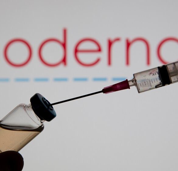 Moderna – Έως το 2027 η κυκλοφορία του εμβολίου κατά του καρκίνου που αναπτύχθηκε με τη Merck