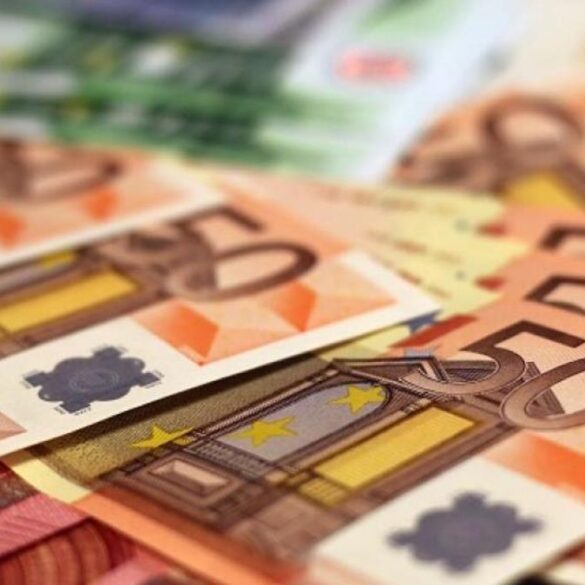 Έρχεται εβδομάδα πληρωμών – Μπαίνει στους τραπεζικούς λογαριασμούς το κοινωνικό μέρισμα και το επίδομα θέρμανσης