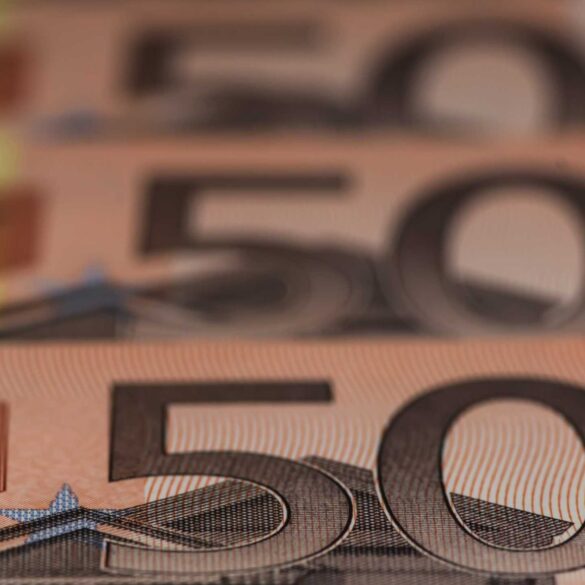 Πρωτογενές πλεόνασμα 3,55 δισ. ευρώ και υπέρβαση φορολογικών εσόδων έναντι του στόχου 2,3 δισ