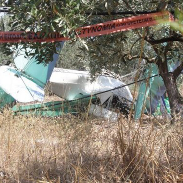 Ηλεία: Πτώση αεροσκάφους δίπλα σε σπίτι – Νεκροί οι δύο επιβαίνοντες