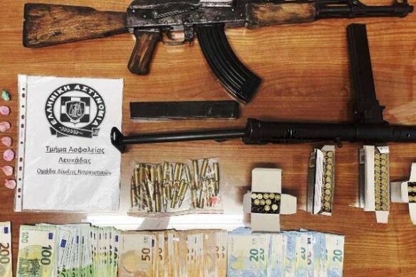 Βαρύς οπλισμός και κοκαΐνη εντοπίστηκαν σε σπίτι στην Αιτωλοακαρνανία – Δείτε τι βρήκαν οι αστυνομικοί