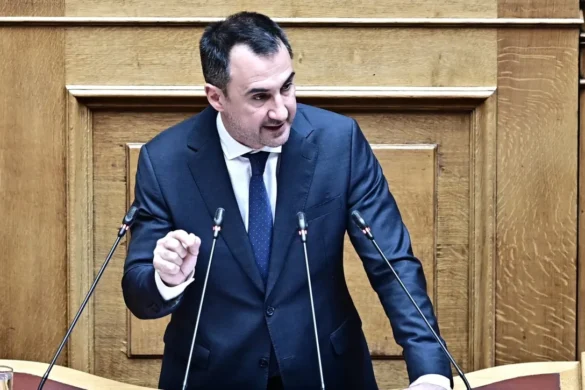 Χαρίτσης από Βουλή: Η κυβέρνηση δεν εκπροσωπεί πλέον την κοινωνία.