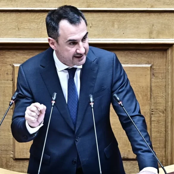 Χαρίτσης από Βουλή: Η κυβέρνηση δεν εκπροσωπεί πλέον την κοινωνία.