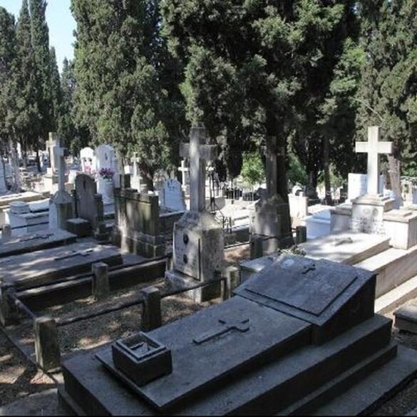 Δήμος Αιγιαλείας: Προθεσμία έως 30 Σεπτεμβρίου για τέλη νεκροταφείου και ΤΑΠ