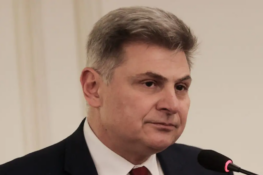 Στο ΠΑΣΟΚ ο Νικόλας Φαραντούρης: «Ενώνω τη φωνή μου για διαφάνεια και πολιτική αλλαγή»