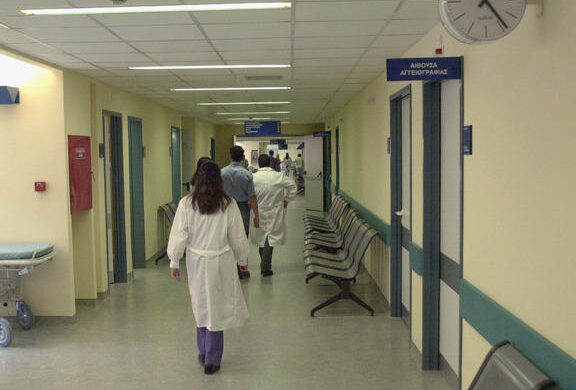 Τραγωδία για ζευγάρι τουριστών στα Καλάβρυτα: Πήγε την σύζυγο του στο νοσοκομείο και ξεψύχησε ο ίδιος