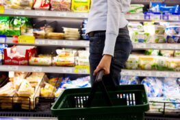 Ποιοι θα παίρνουν κάθε μήνα voucher για ψώνια από το σούπερ μάρκετ