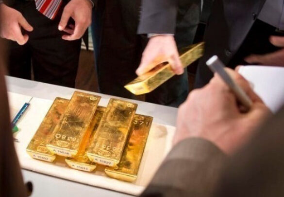Η τιμή του χρυσού σπάει ρεκόρ, φθάνει τα 3.500 δολάρια την ουγκιά