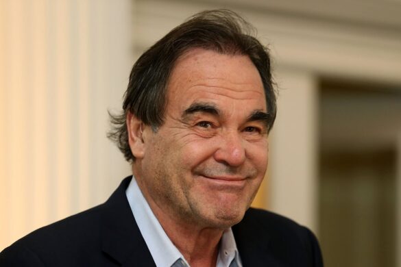 Ο Όλιβερ Στόουν παίρνει πίσω όσα είπε για την ταινία «Barbie»