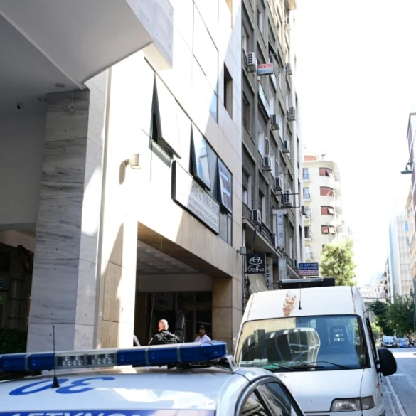 Συναγερμός στην Ομόνοια για ύποπτο χαρτοκιβώτιο, πού έχει διακοπεί η κυκλοφορία