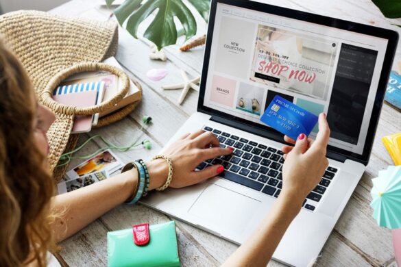 E-shopping με δόσεις: Μήπως το «Αγόρασε τώρα – Πλήρωσε αργότερα» κοστίζει ακριβά;