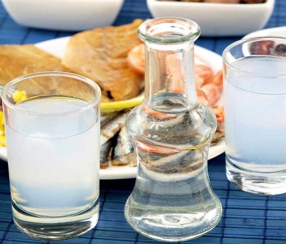 Ούζο Λέσβου: Ποιο είναι το κοινό «μυστικό» πίσω από τη μοναδική γεύση του;