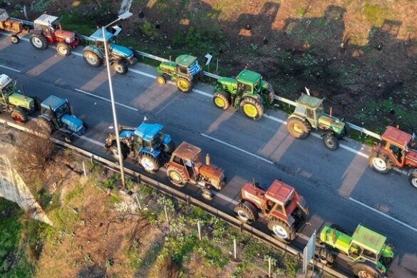 Παραμένουν στα μπλόκα οι αγρότες – Πανελλαδική σύσκεψη το Σάββατο στη Νίκαια της Λάρισας