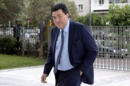 Ο ΣΚΑΪ καταγγέλλει κυβερνητική λογοκρισία σε ντοκιμαντέρ του Παπαχελά – Για «θεσμική εκτροπή» μιλούν τα κόμματα