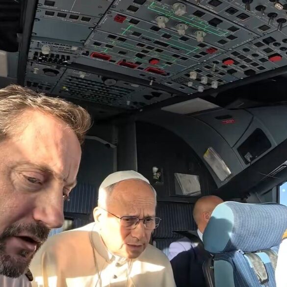 Πάπας Λέων: Βρέθηκε στο πιλοτήριο ενός Airbus A321 και συνομίλησε με τους πιλότους – ΒΙΝΤΕΟ