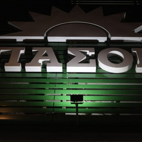 ΠΑΣΟΚ για Άδ. Γεωργιάδη: «Ποια αξιοπιστία έχει ένα πολιτικό πρόσωπο που επιχαίρει που τίθεται στο αρχείο μια υπόθεση που τον αφορά ως θύμα;»