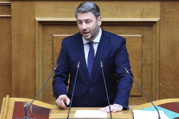 ΠΑΣΟΚ: Ο Ανδρουλάκης προτείνει όριο θητειών – Η αιχμή για Στουρνάρα και Παναγόπουλο