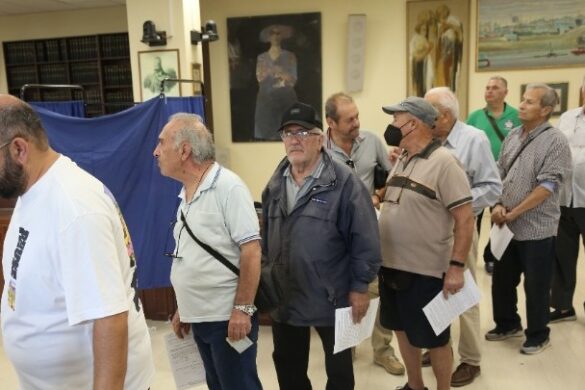ΠΑΣΟΚ-ΚΙΝΑΛ: 65.671 ψήφισαν μέχρι τις 11 το πρωί σύμφωνα με την ΕΔΕΚΑΠ