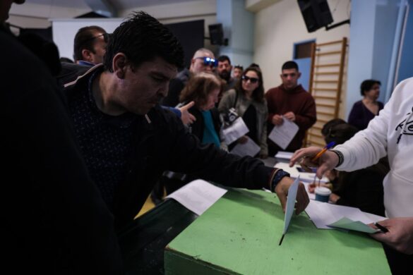 ΠΑΣΟΚ: Στην τελική ευθεία για το συνέδριο μετά τη συμμετοχή των 150.000 στις κάλπες – Θα ξεκολλήσει η δημοσκοπική βελόνα;