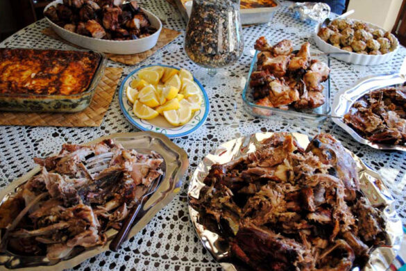 “Τσουχτερό” το Πασχαλινό τραπέζι – Πάνω από 400 ευρώ ο λογαριασμός