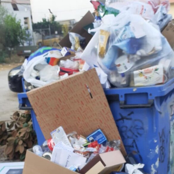 Πάτρα: Ξεχειλίζουν οι κάδοι και… η αγανάκτηση!