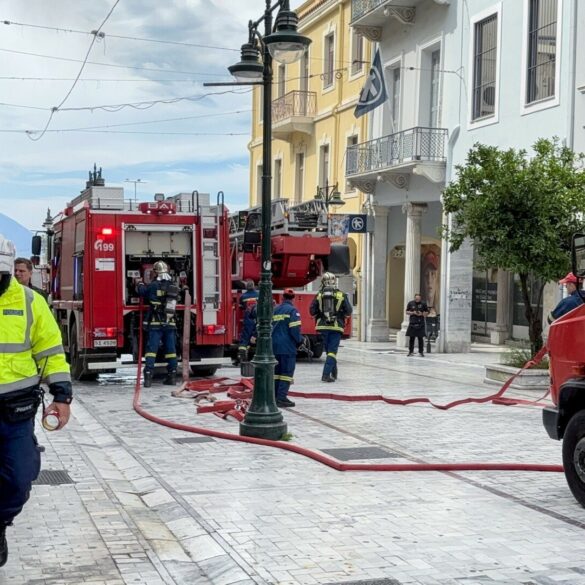 Πάτρα : Ψάχνουν τα αίτια της φωτιάς στην Αγίου Νικολάου