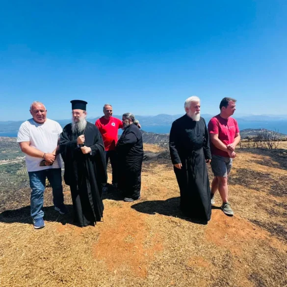 Στα πύρινα μέτωπα ο Μητροπολίτης Πατρών Χρυσόστομος – Το ευχαριστώ στους Πυροσβέστες