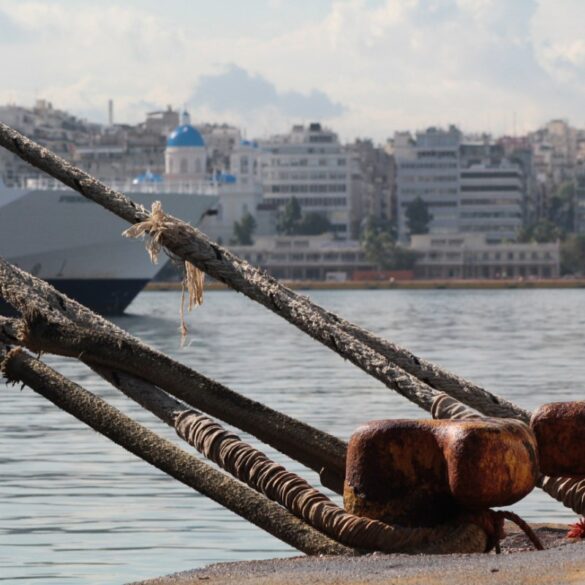 Δεμένα τα πλοία στον Πειραιά λόγω παμπειραϊκής απεργίας
