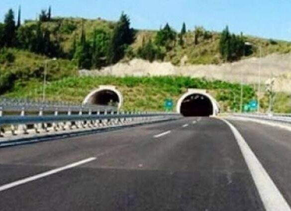 Πάτρα – Συναγερμός για όχημα που εκινείτο ανάποδα στο τούνελ της Περιμετρικής