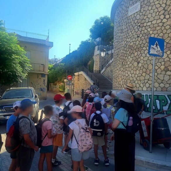 Πάτρα: Τα παιδιά των Κατασκηνώσεων σε περίπατο γνωριμίας με τις σκάλες και τα σιντριβάνια