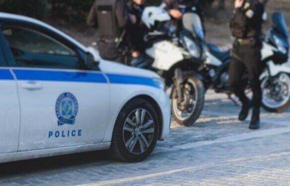 Χανιά: Μεθυσμένος οδηγός έπεσε πάνω σε αυτοκίνητα με παιδιά και γονείς έξω από δημοτικό σχολείο